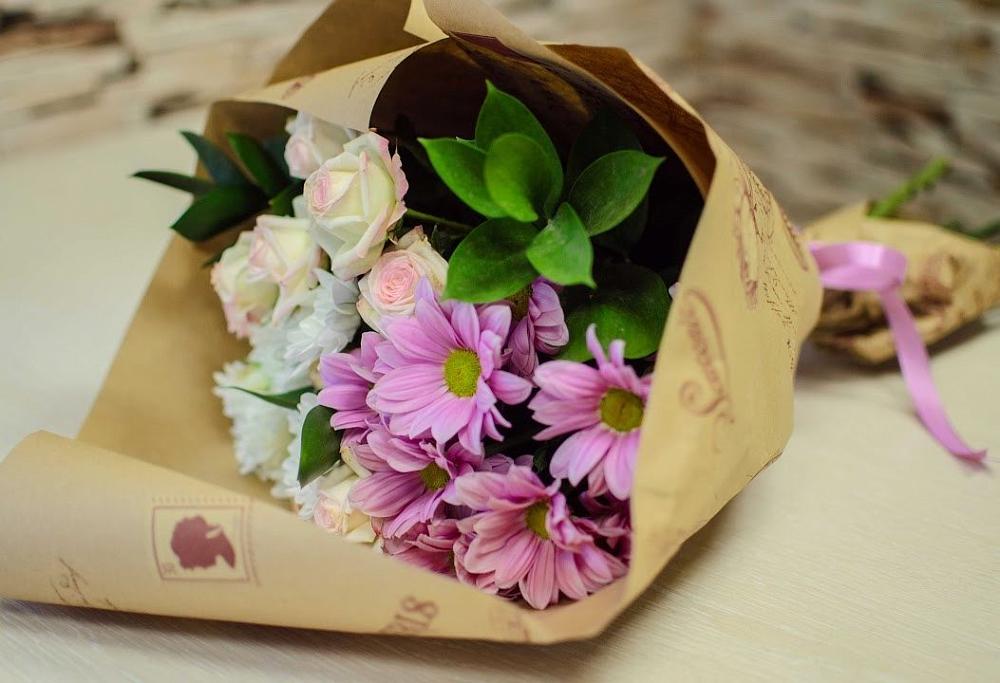 Букет цветов из: Розы и Хризантемы в Камбулате