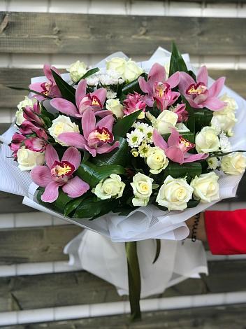 Букет цветов из: Розы и Хризантемы в Камбулате