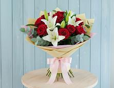 Букет цветов из:  Лилии и Розы в Камбулате