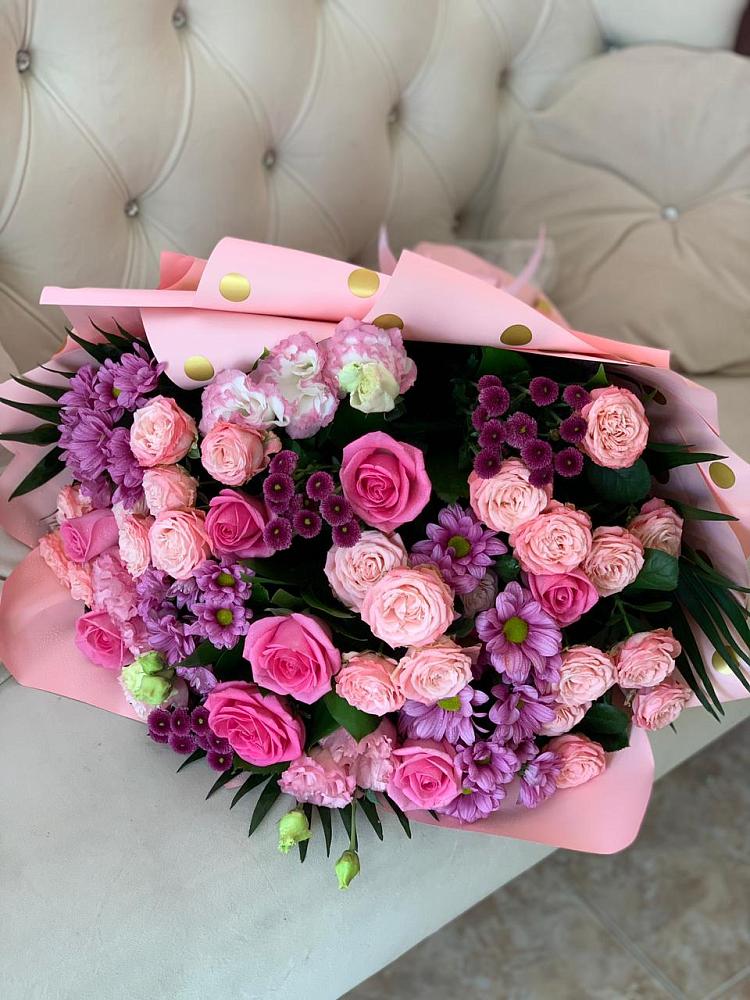 Букет цветов из: Хризантемы, Розы и Лизиантусы в Камбулате