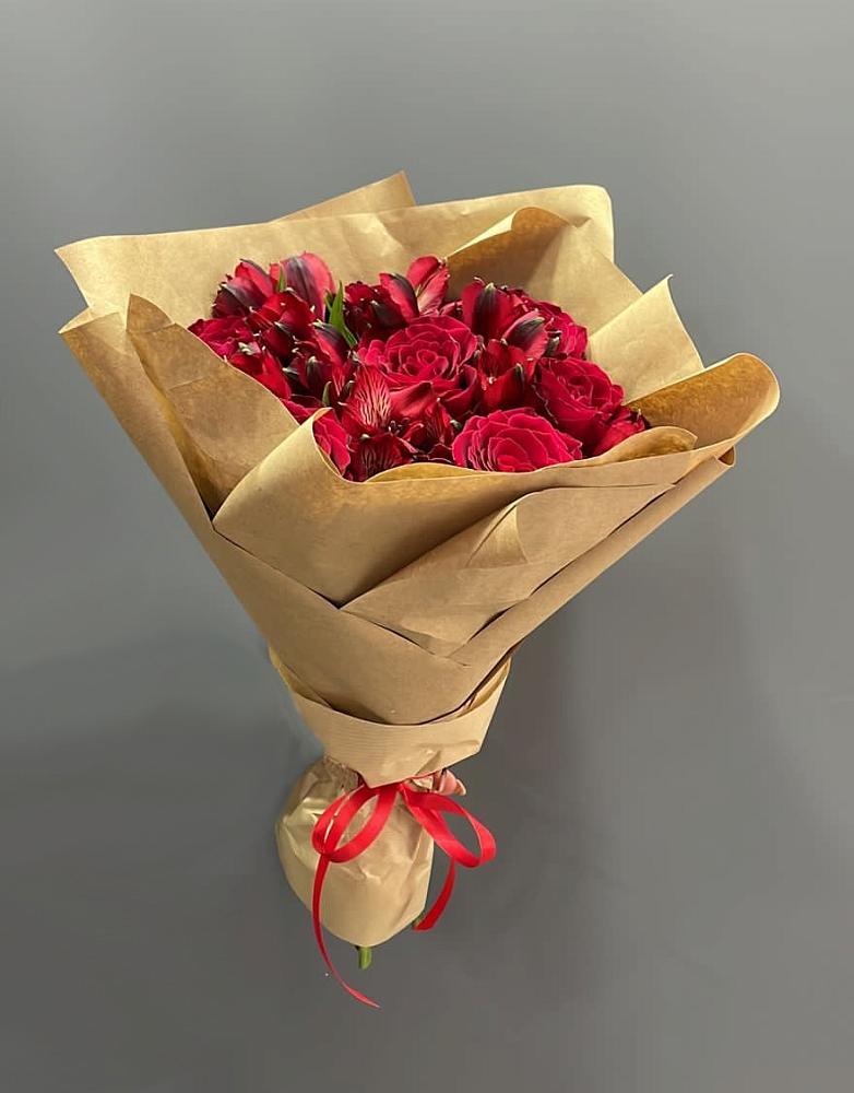 Букет цветов из: Альстромерии и Розы в Камбулате