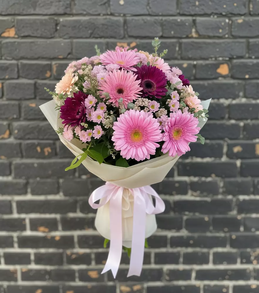 Букет цветов из: Герберы и Хризантемы в Камбулате