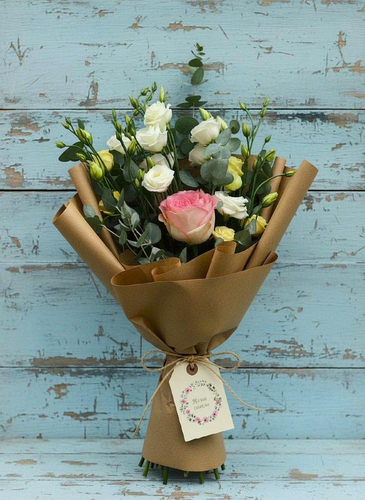 Букет цветов из: Розы и Лизиантусы в Камбулате