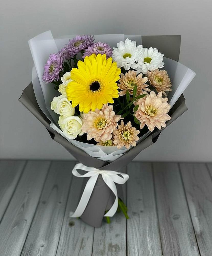 Букет цветов из: Розы, Герберы и Хризантемы в Камбулате