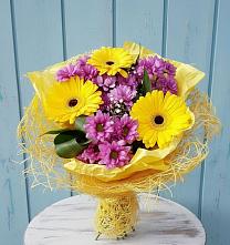 Букет цветов из:  Хризантемы и Герберы в Камбулате