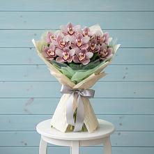 Букет цветов из:  Орхидеи и Розы в Камбулате