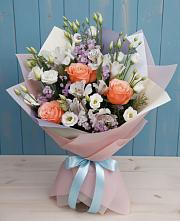 Букет цветов из:  Лизиантусы, Розы, Альстромерии и Гипсофила в Камбулате