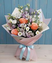 Букет цветов из:  Лизиантусы, Розы, Альстромерии и Гипсофила в Камбулате