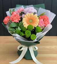 Букет цветов из:  Гвоздики, Розы, Герберы и Хризантемы в Камбулате