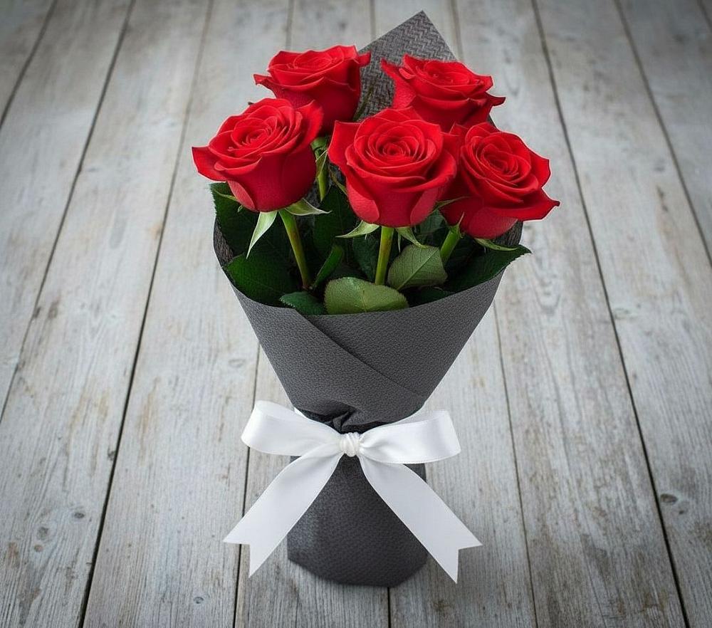 Букет 5 Красных роз Эдлесс Лав в Камбулате