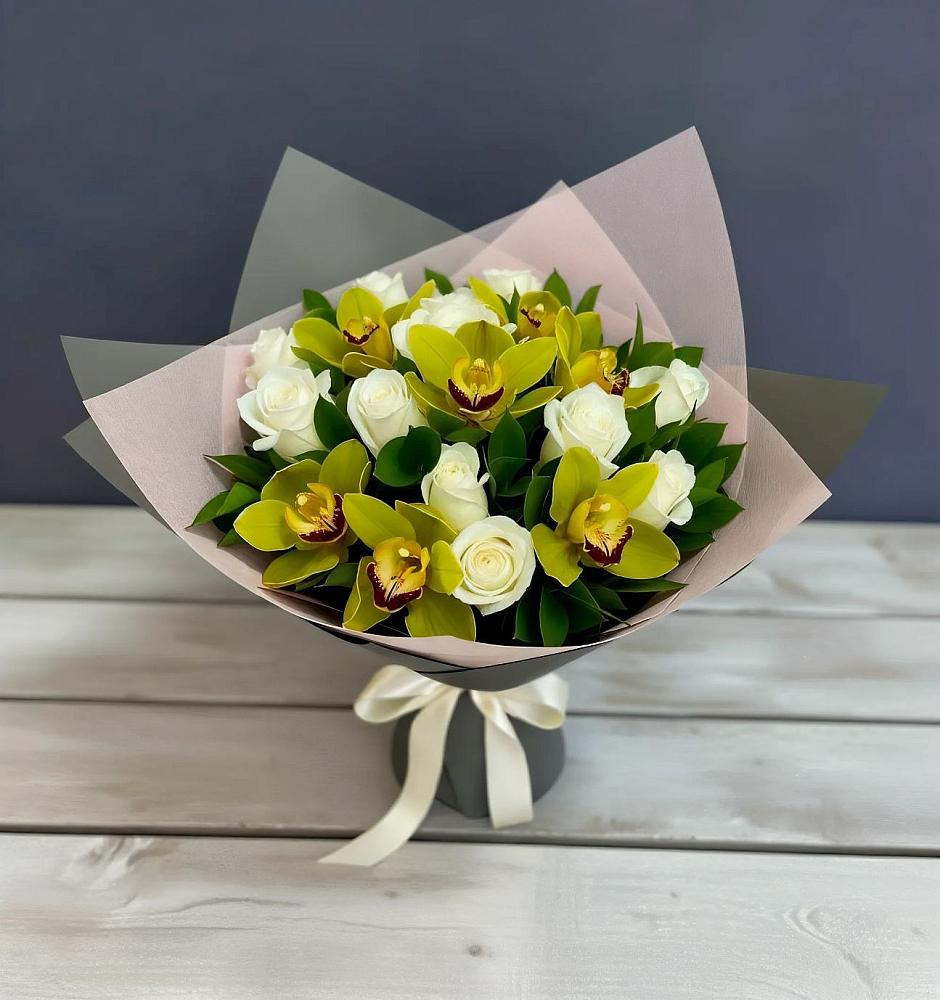 Букет цветов из: Орхидеи и Розы в Камбулате