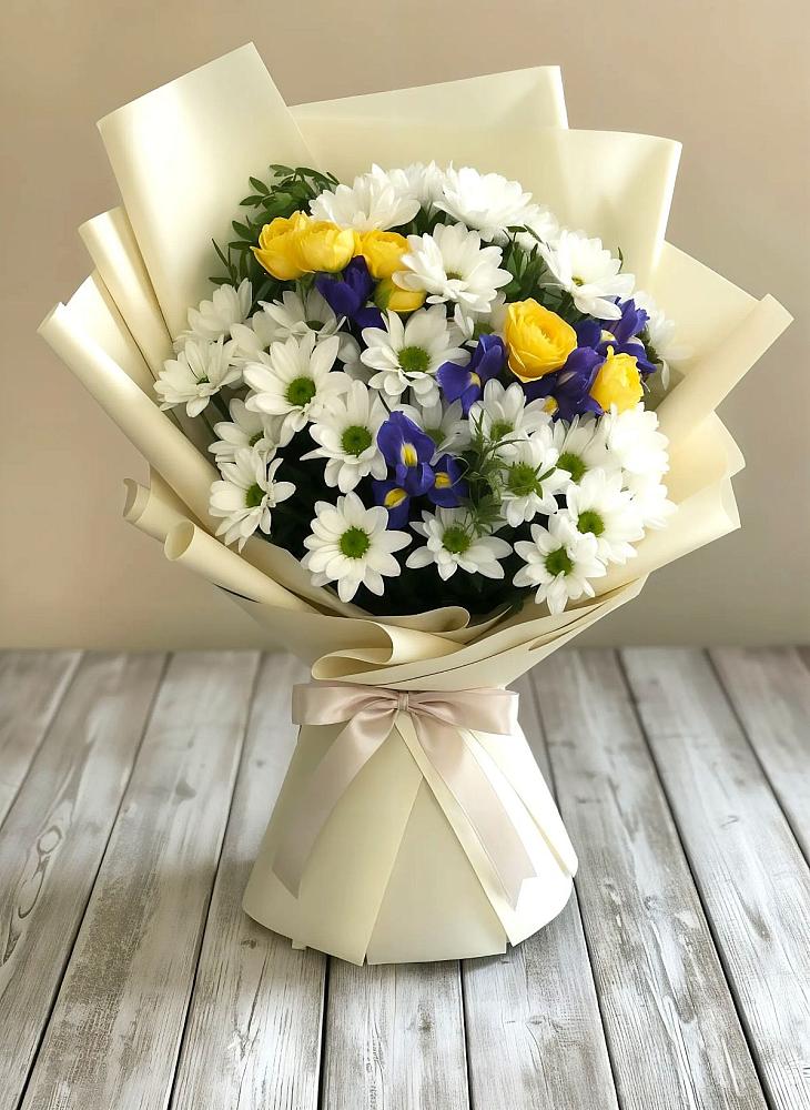 Букет цветов из: Ирисы, Хризантемы и Розы в Камбулате