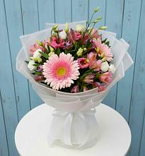 Букет цветов из:  Герберы, Альстромерии и Лизиантусы в Камбулате