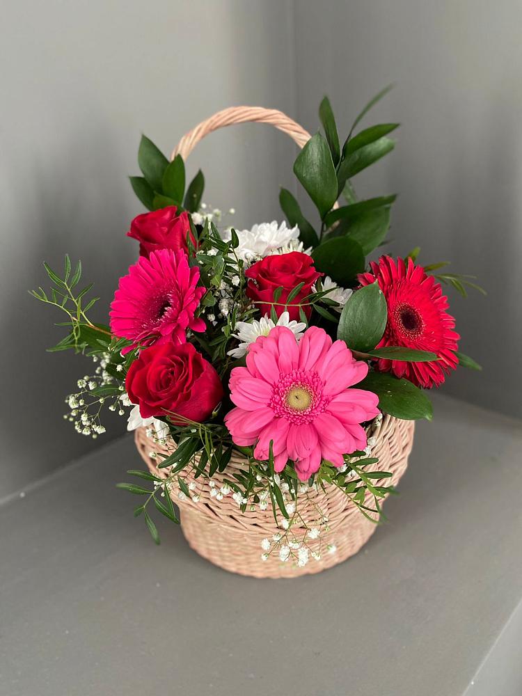 Цветочная композиция из Розы, Хризантемы и Герберы в корзине в Камбулате