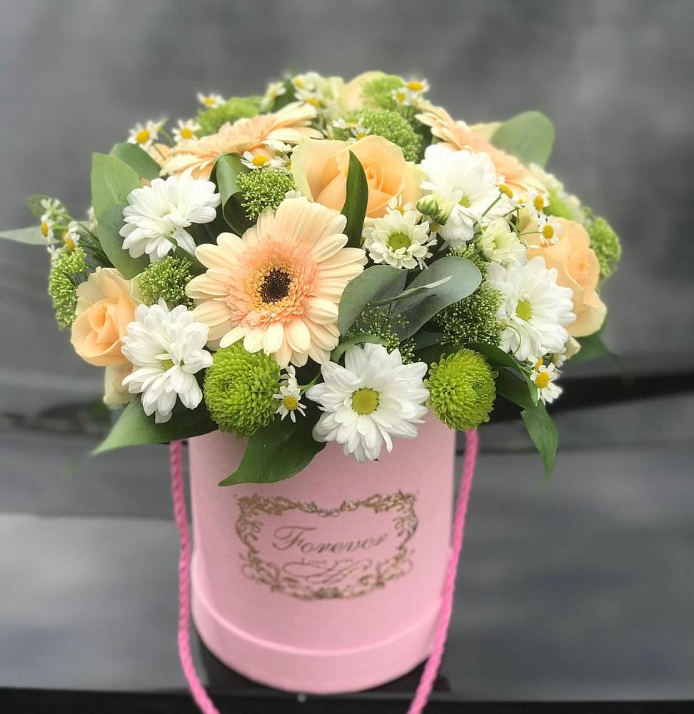 Цветочная композиция из Розы, Герберы и Хризантемы в шляпной коробке в Камбулате